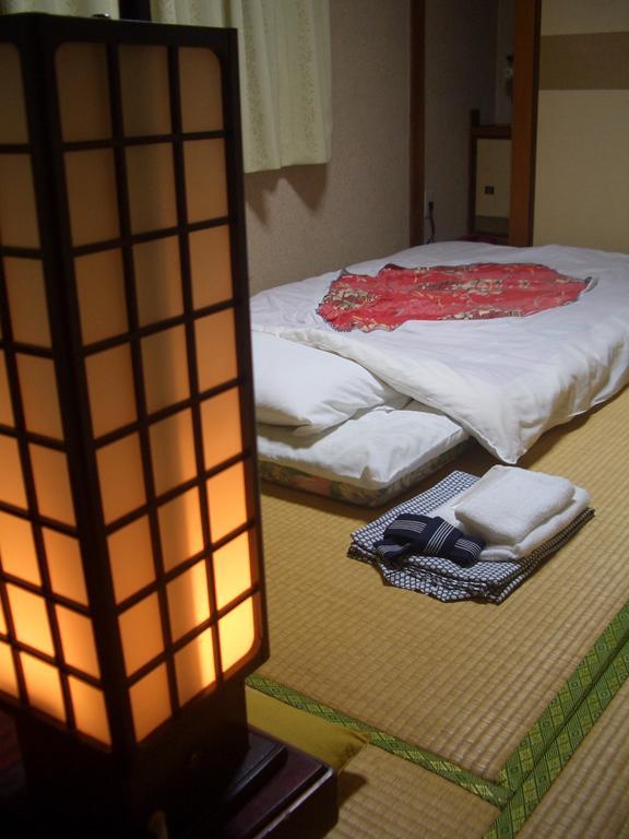 Kasuga Ryokan Hiroshima Buitenkant foto